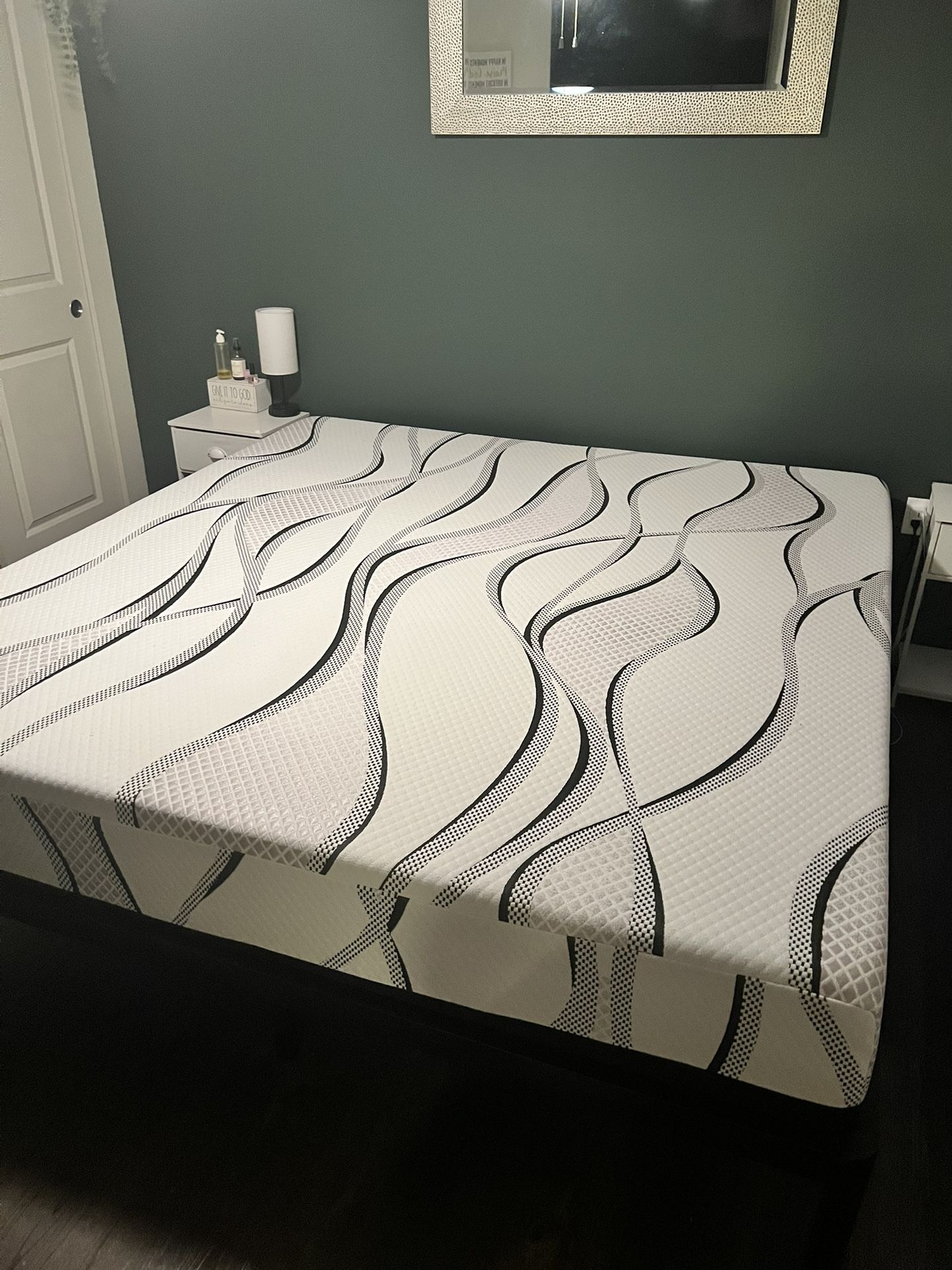 King Size Memory Foam Mattress Perfect Condition