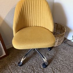 Yellow/gold Chair