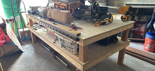 Work Bench With Bosch Router And Plugs