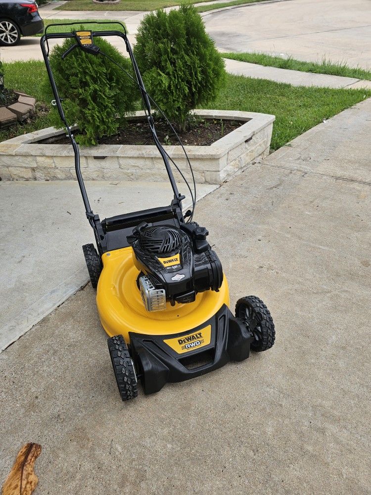 DeWalt Gas Mower 6.25ft 150cc Self Propelled RWD Brand New No Bag Nuevo No Bolsa