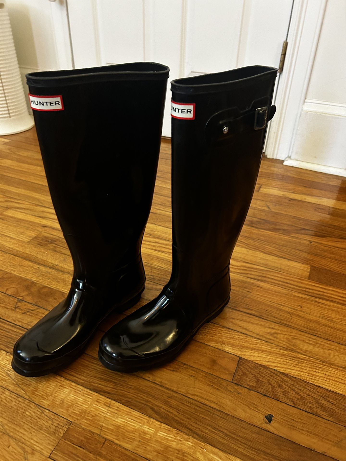 *Barely Worn* Tall Hunter Rain Boots in Glossy Black - Women’s size 9