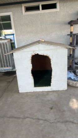 *FREE* Dog House