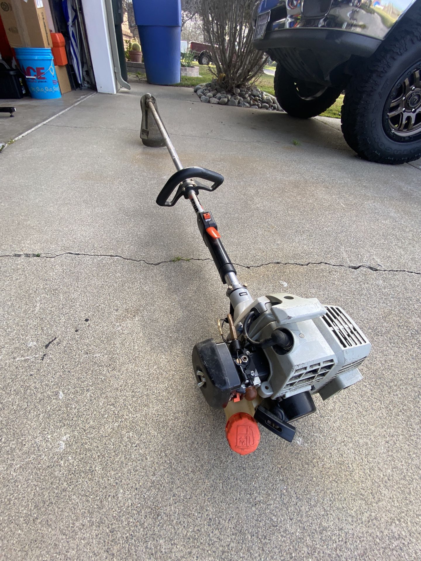 Black & Decker 24volt NST1024 Weed Eater With Battery for Sale in Temecula,  CA - OfferUp
