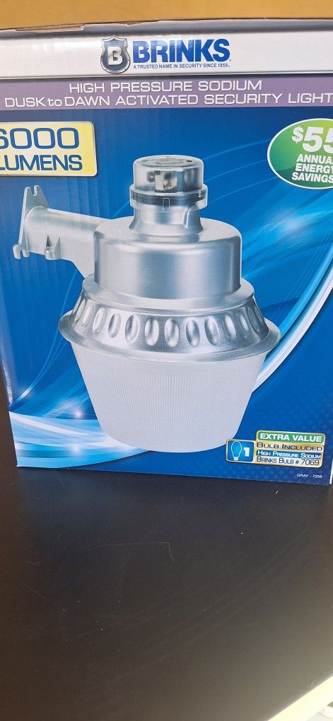 Outdoor Light. Dust To Dawn Activeted Security Light New"