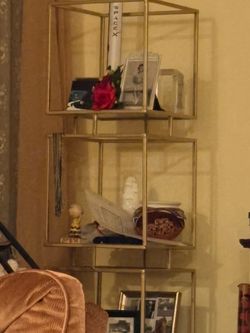 Gold tier box shelf