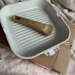 White Ceramic frying pan