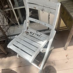 (make An Offer) Pair of Vintage White Slatted Wood Folding Chairs – Distressed Coastal Farmhouse Style