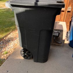 Large Trash Bin On Wheels- Good Condition. 