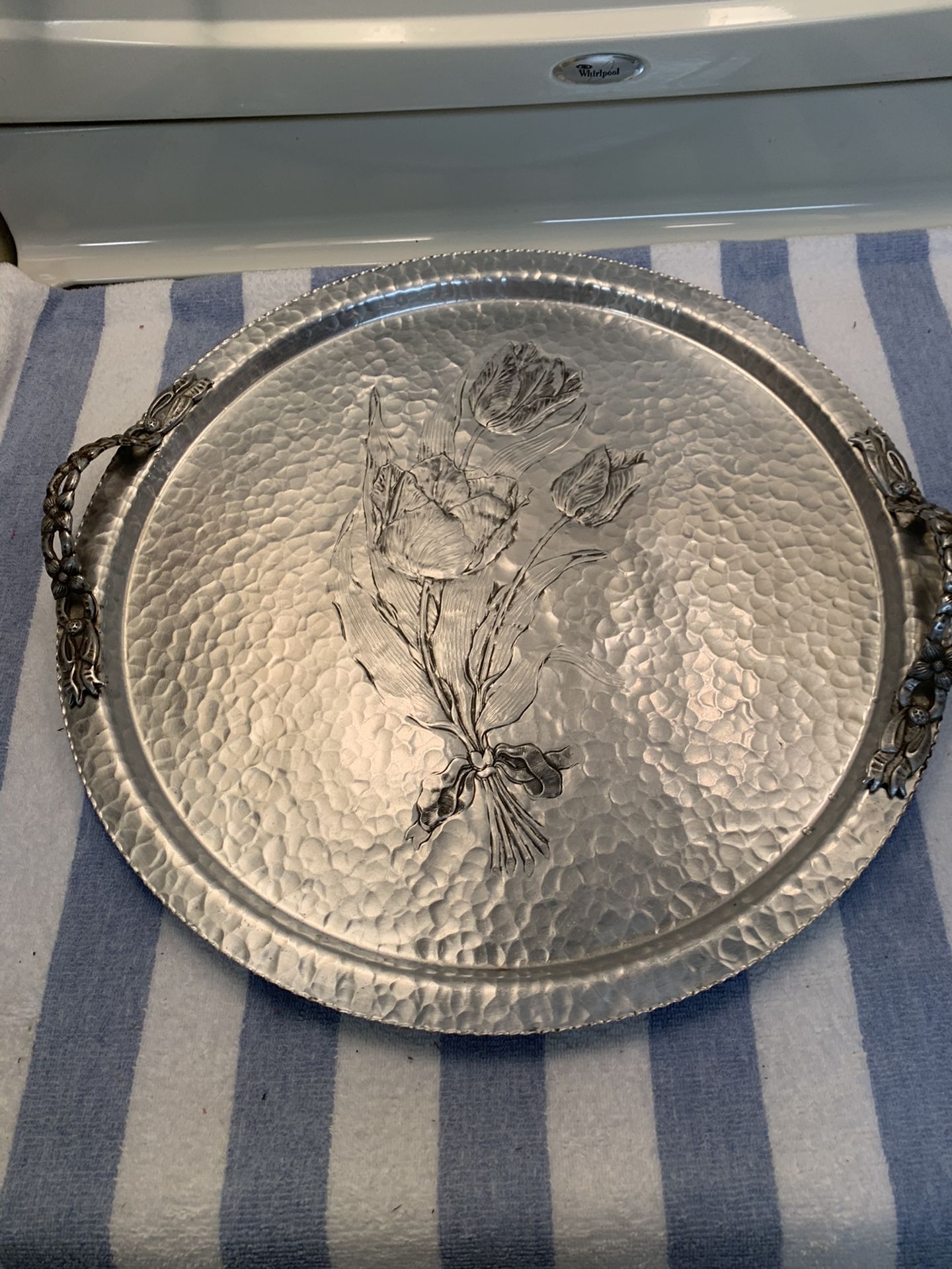 VINTAGE LARGE ROUND RODNEY KENT HAMMERED ALUMINUM TULIP TRAY 424 ~ 18" DIAMETER