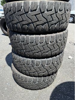 Vendo 35/12.50/R20 las 4 llantas Toyo por $220