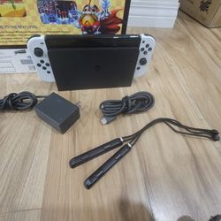 NINTENDO SWITCH OLED WHITE COMPLETE WITH ACCESSORIES 