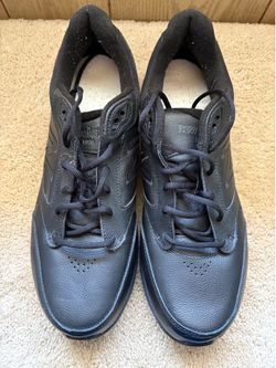 New Balance tennis shoes