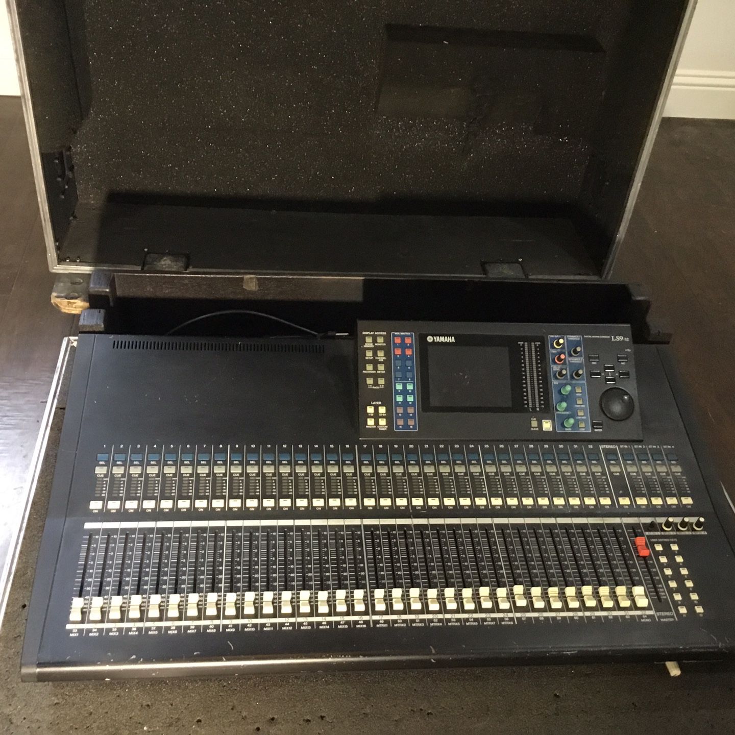Yamaha LS9-32 Digital Mixing Console With 32 Channels And Rolling Road Case, Works Perfect!  Only $1250
