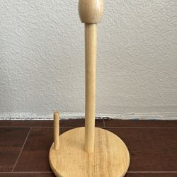 Paper Towel Holder, Counter Top, Table. Like New Condition.