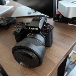 LUMIX S5ii With 85mm F1.8