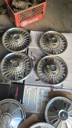 Ford Mustang hubcaps in great condition Ford Mustang hubcaps in great condition