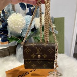LV Portefeuille Tri fold Wallet on a chain for Sale in Seattle, WA