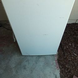 Mini Fridge 34x18 Excellent Condition  (Kenmore)