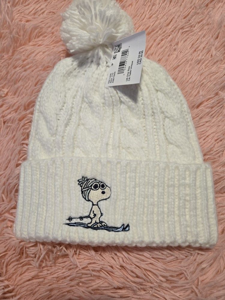 American Eagle Snoopy Beanie