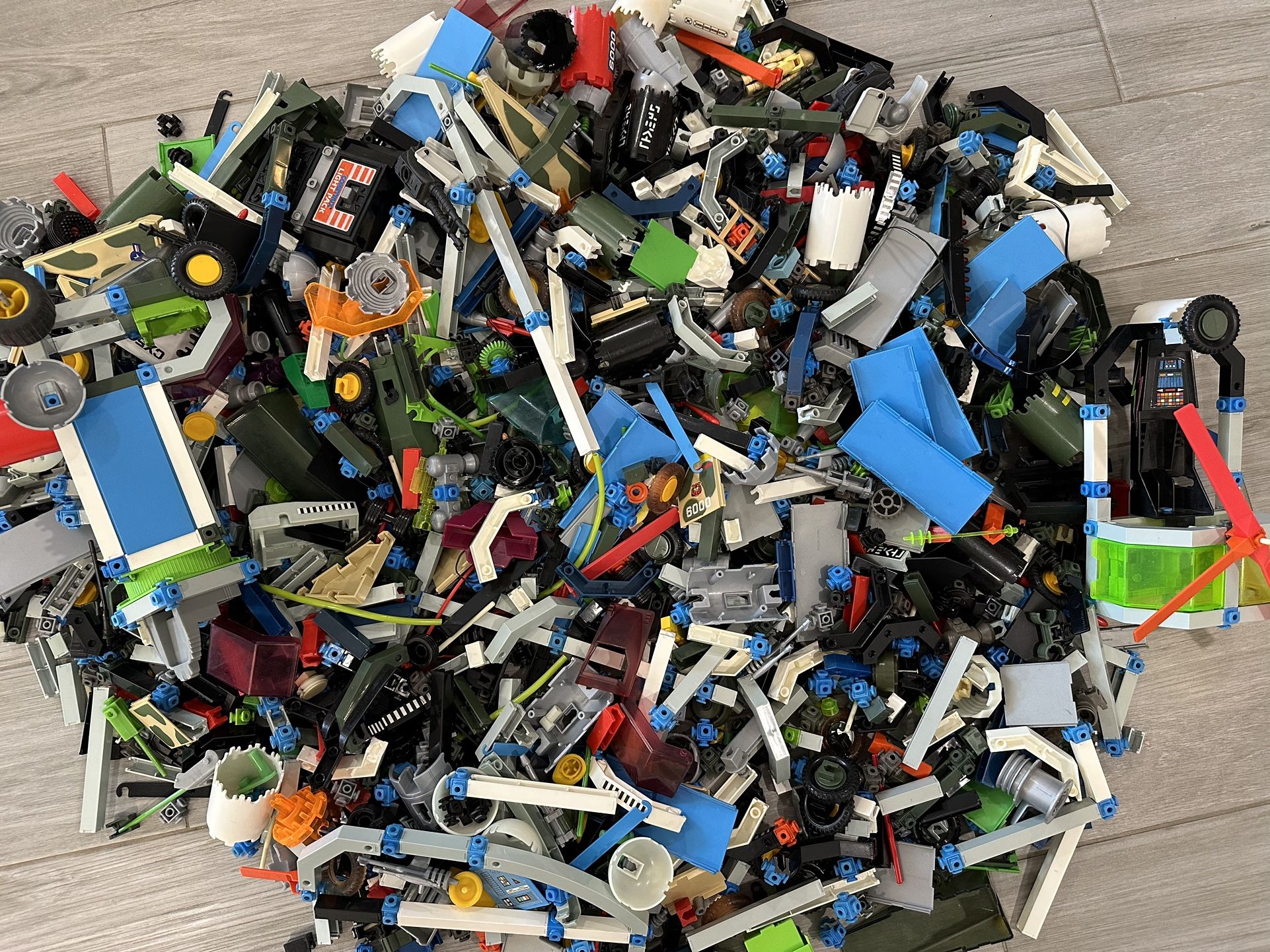 Construx 1980’s Vintage Building Toy