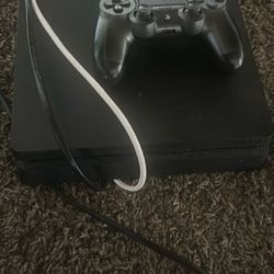 PS4 Slim 