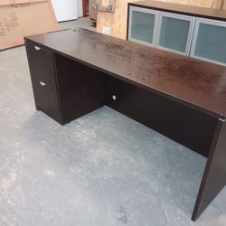 That's With Left Side Pedestal Plus The Hutch Excellent Condition