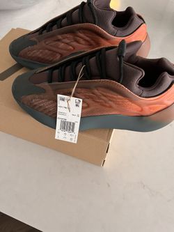 Yeezy 700 V3  Copper Fade Shoes - Brand New Flawless Box Size 9