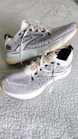 Brooks Size 10 Great Condition 