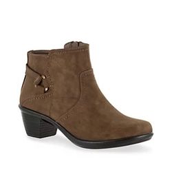NIB $55 Easy Street Brown Matte Dawnta Strap Harnessed 2” Heel Bootie 7