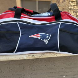 New Patriots Football Duffle Bag  and patriots PEN With Case  & Lanyard ! 