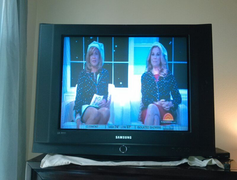 27" Samsung SlimFit CRT TV with dolby digital