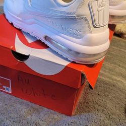 Men nike airmax Worn twice paid 140 firm price Lowballers Will Be Ignored 