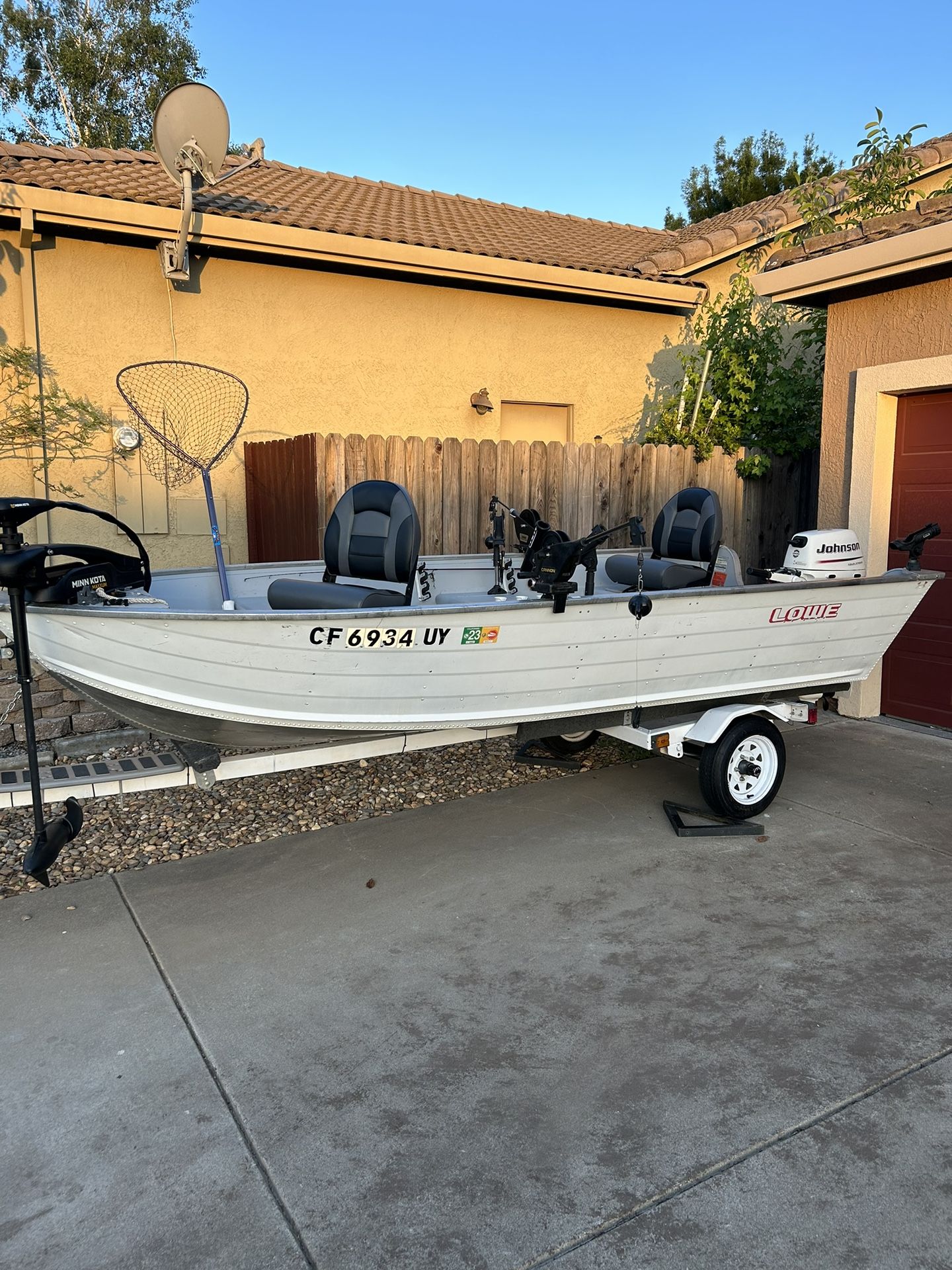 14’ Lowe Aluminum Fishing Boat