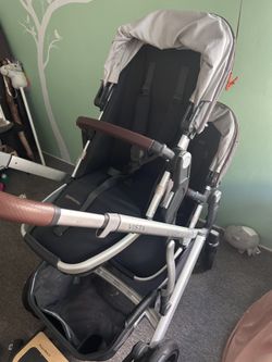 Uppababy Vista V2 Stroller And Mesa Infant Car seat 