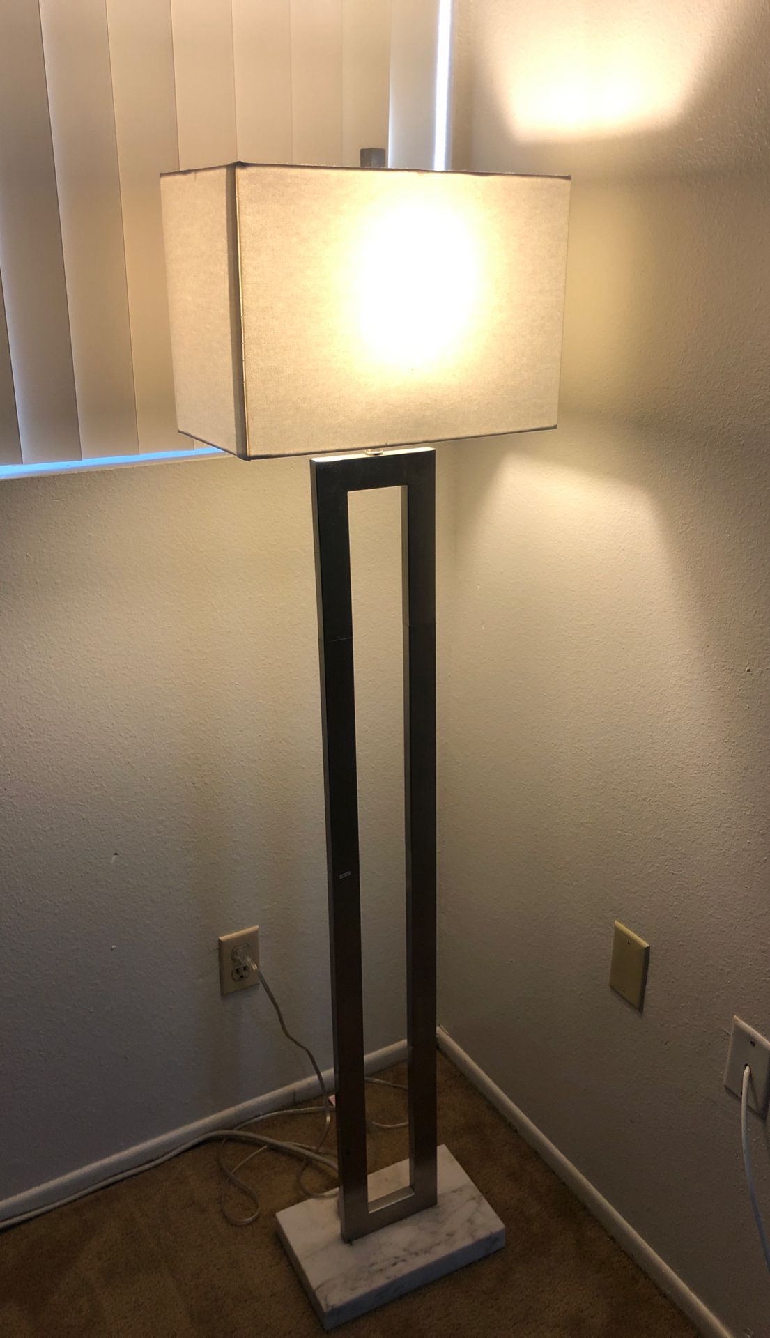 Floor lamp in great condition!