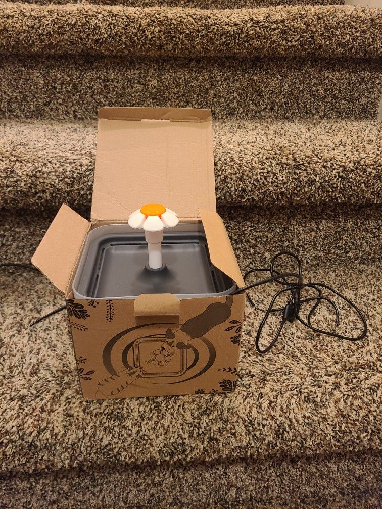 IPettie Neverland Cat Water Fountain (NEW)