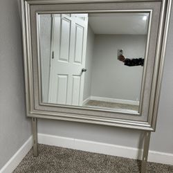 Dresser And Night Stand Set With Mirror 