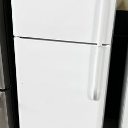 30” Top-Freezer Refrigerator 18cu.ft. White