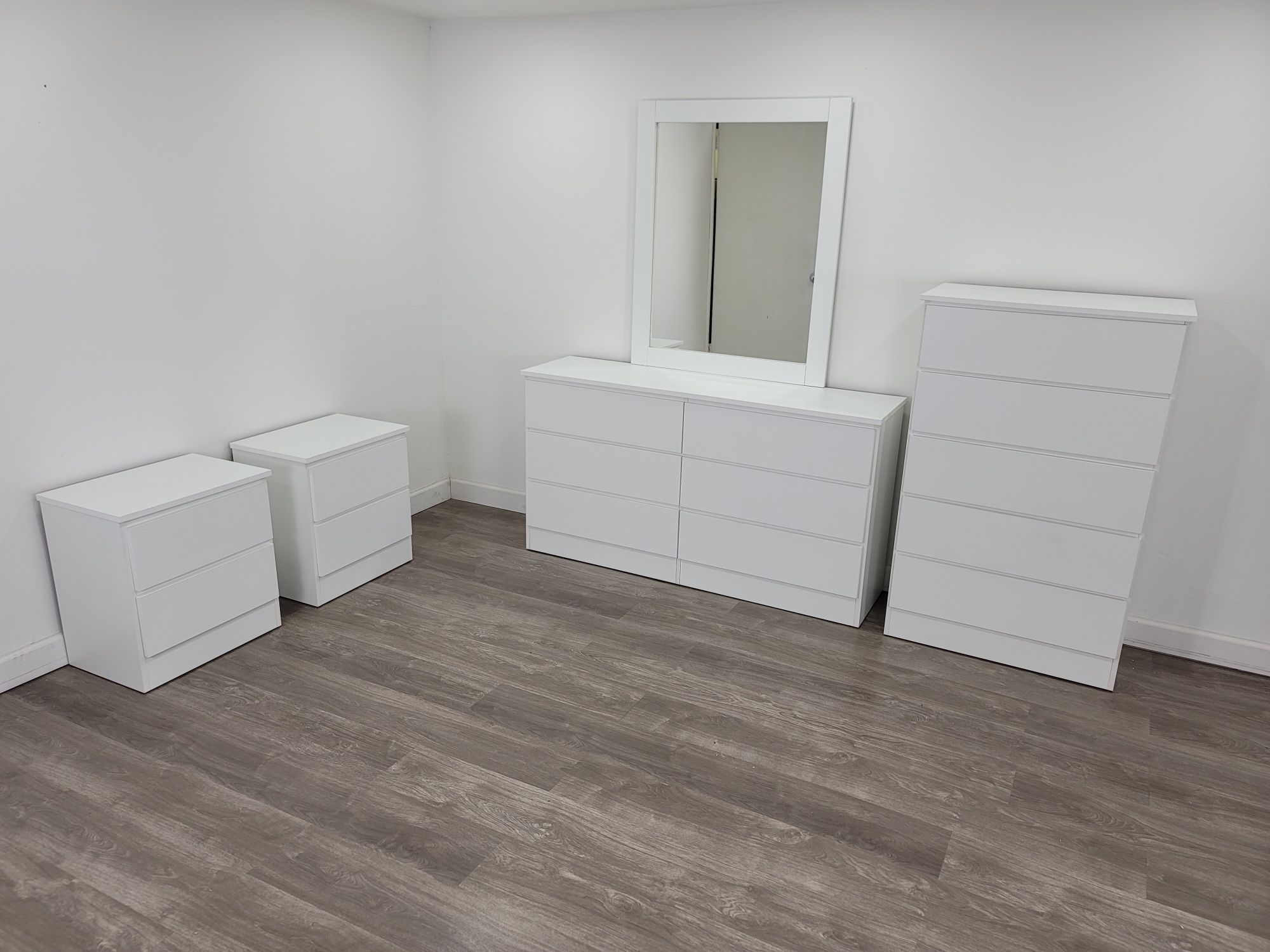 ✨WHITE DRESSER WITH MIRROR , CHEST AND NIGHTSTANDS 