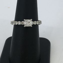 14k White Gold Diamonds Ring Size 7 