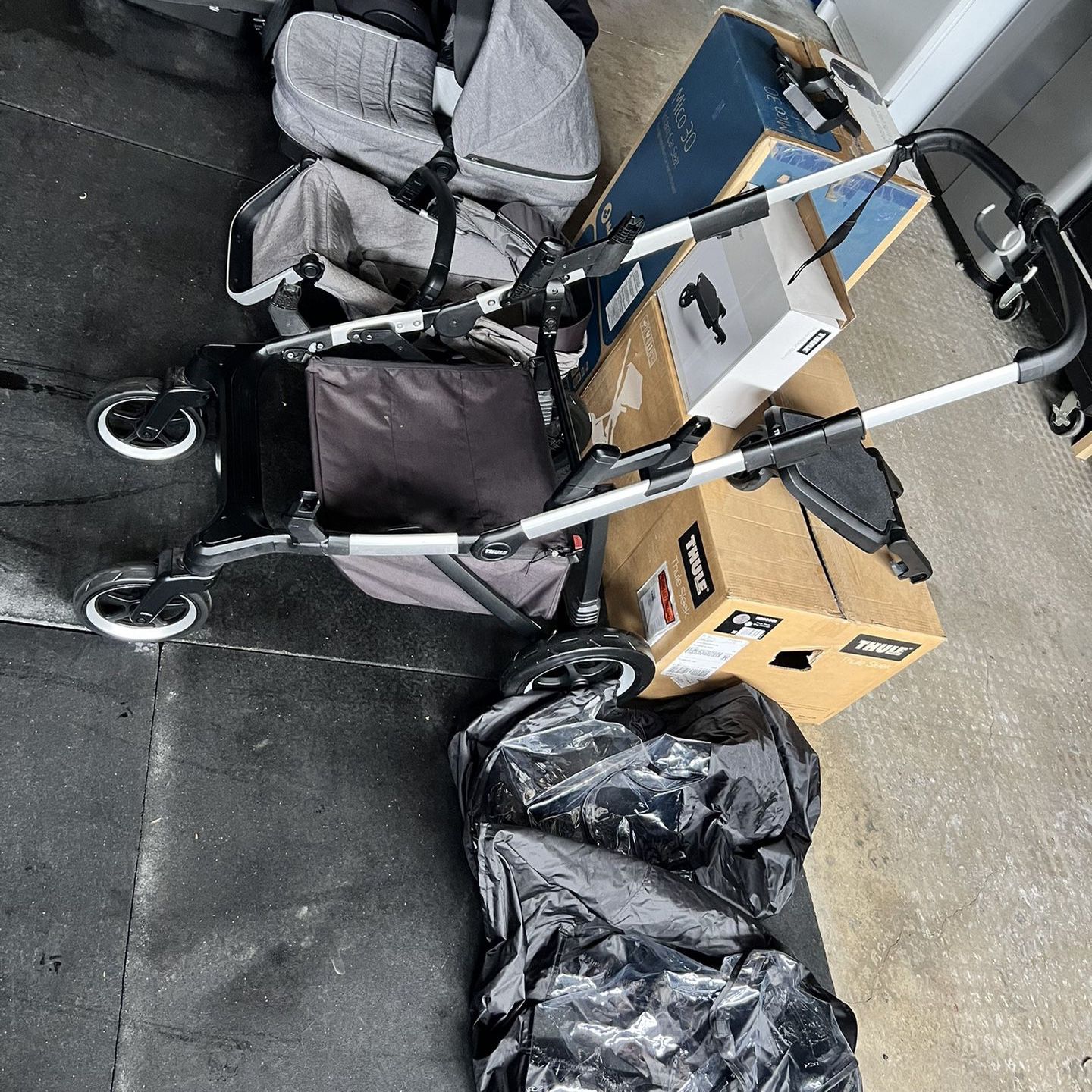Thule Sleek Stroller With Attachments /MaxiCosi Car seat Bundle *Price Is Negotiable 