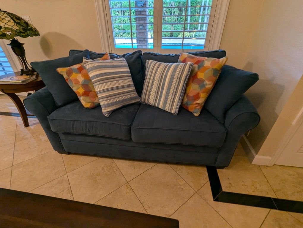 Cindy Crawford Sofa Couch Loveseat