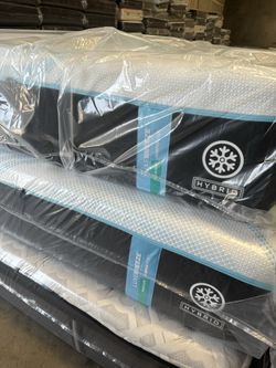 Queen Tempurpedic Luxe Breeze Medium Hybrid Mattress 