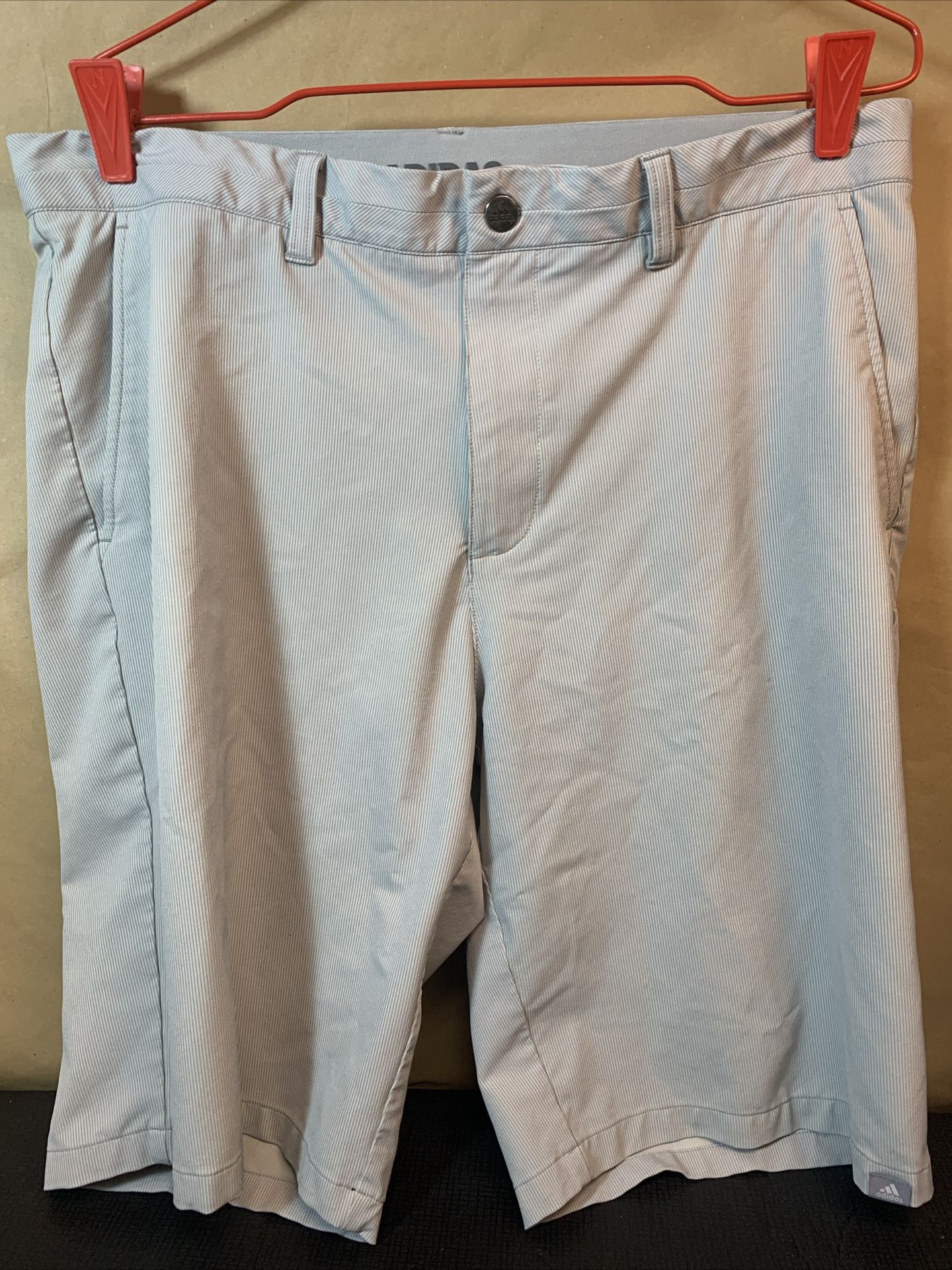 Men’s Adidas Casual Gray Striped Golf Shorts Size 36