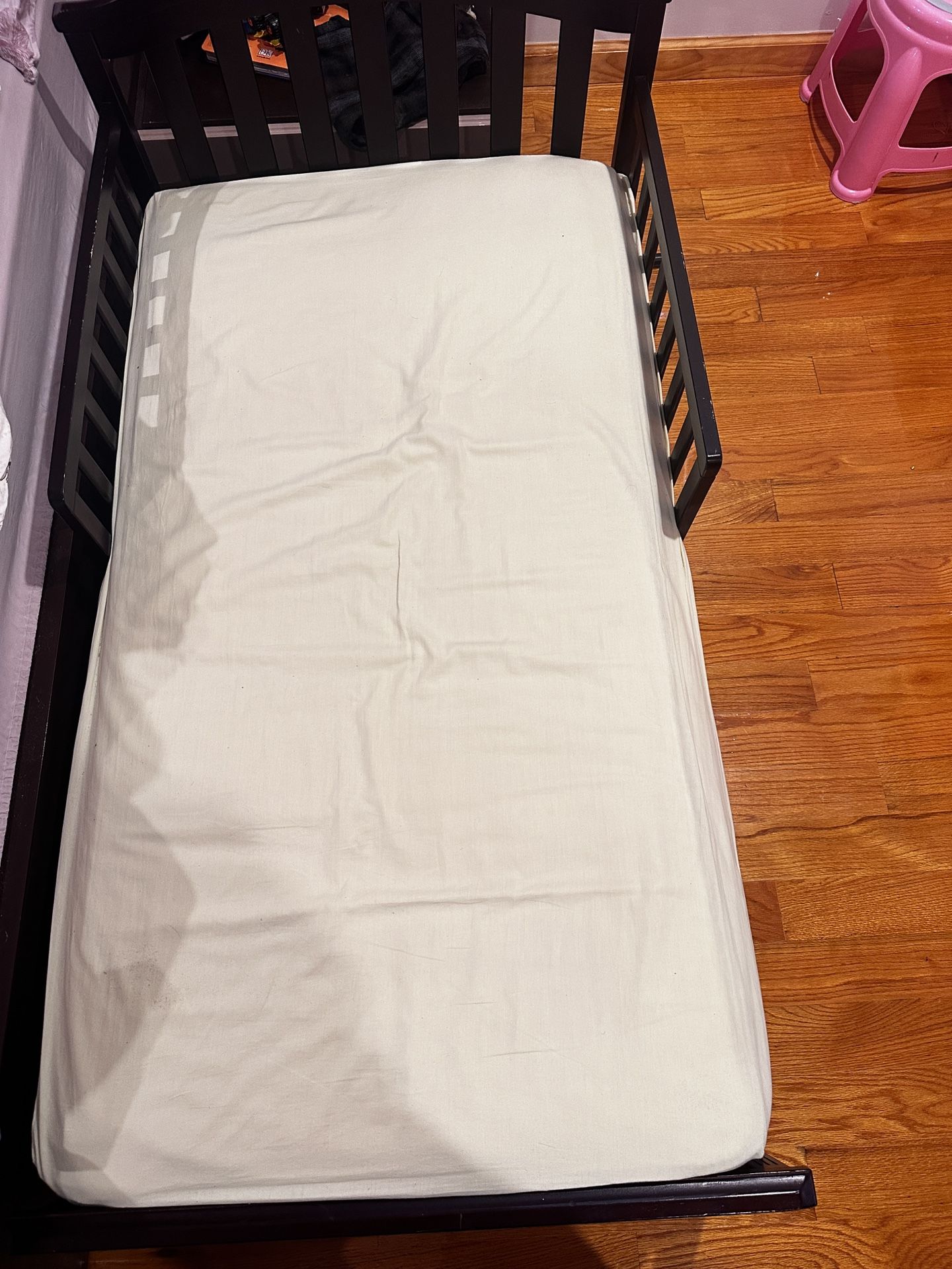 Little kid bed With Mattress 