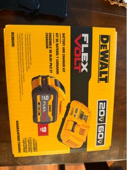Dewalt flex 9amp battery with a fast charger