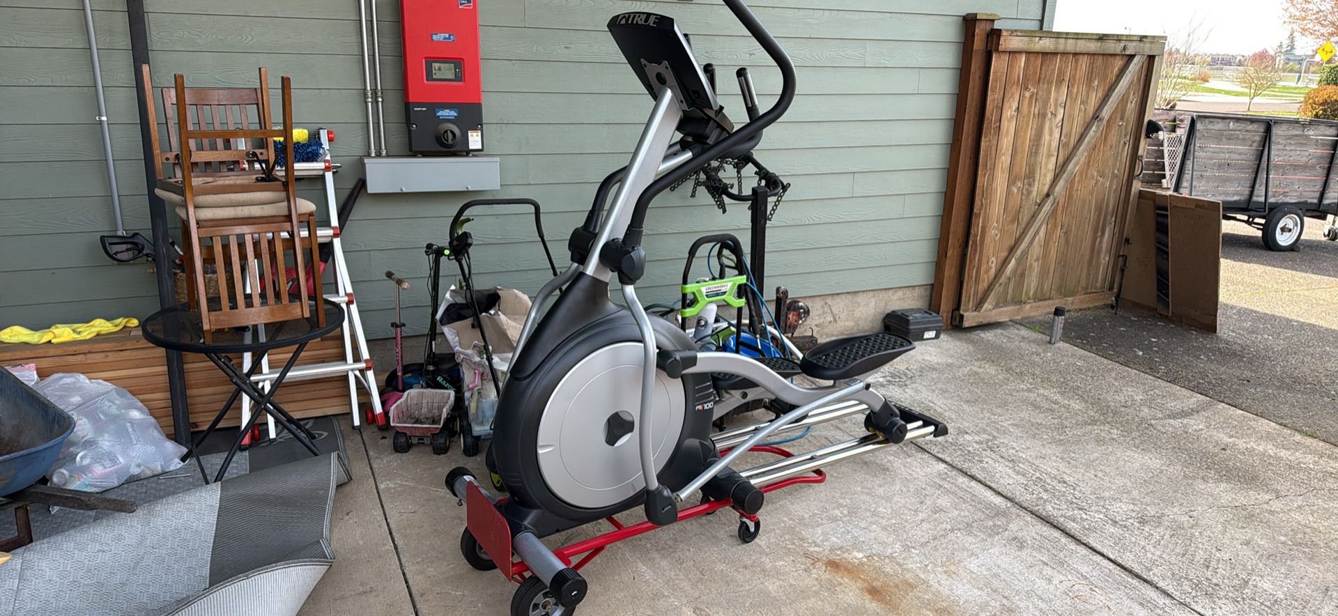 Free elliptical- True Fitness self powered