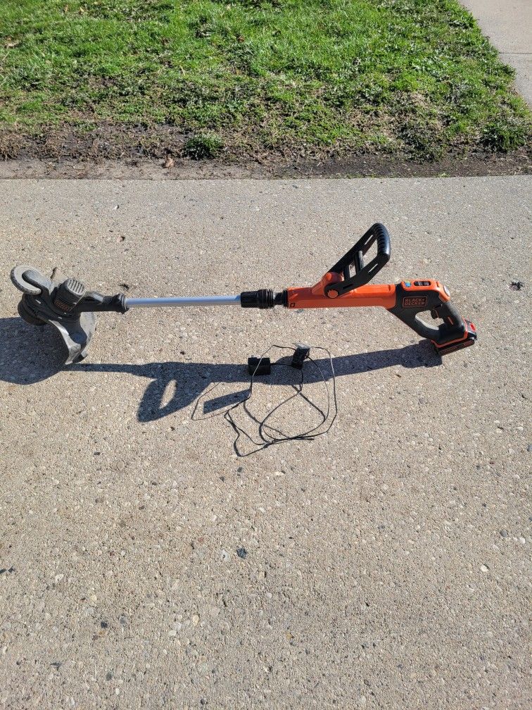 BLACK AND DECKER BATTERY STRING TRIMMER