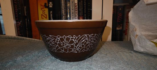 Pyrex Woodland print mixing bowl