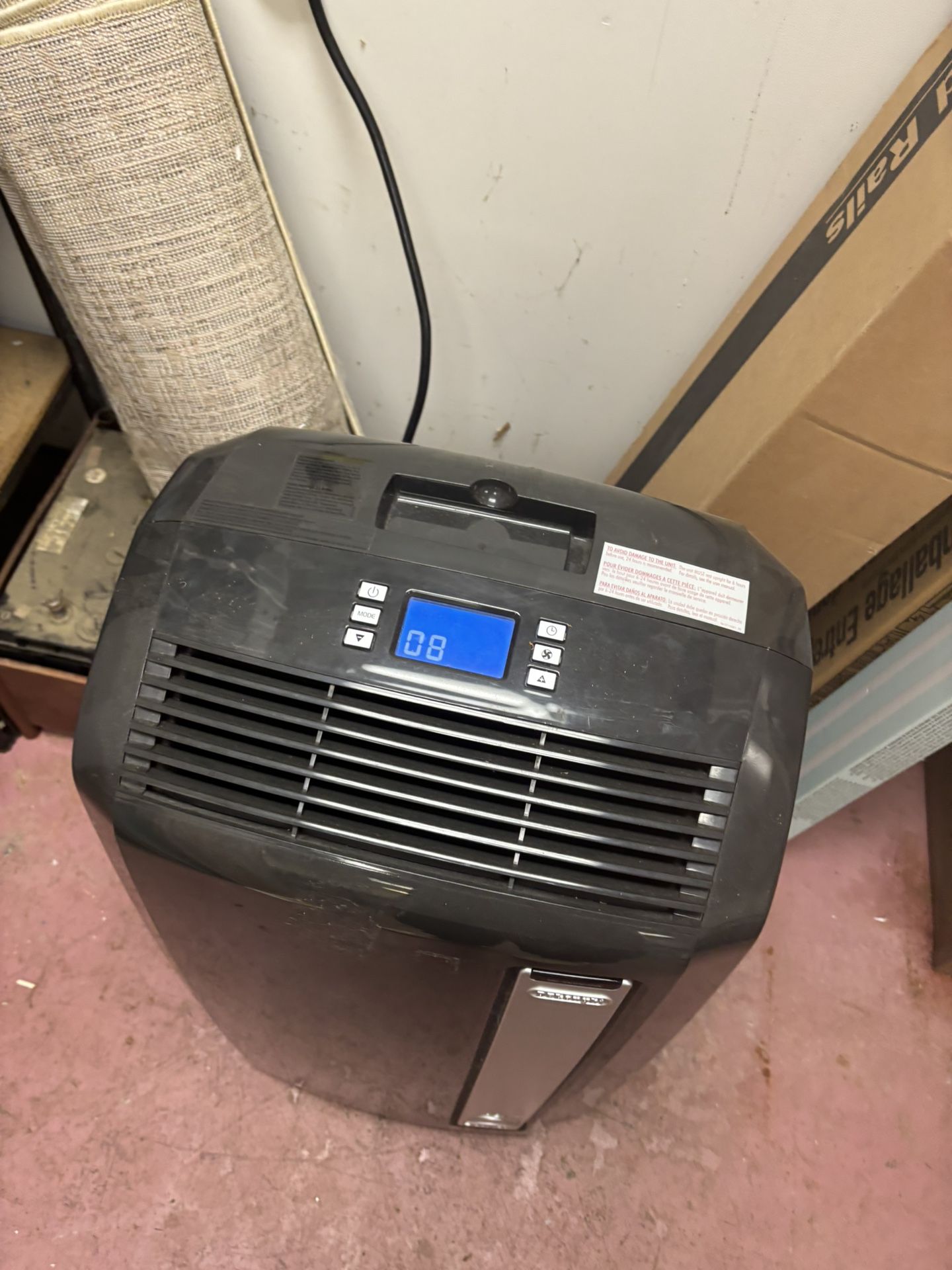 LOW PRICE MOVING- 10,000btu Powerful PENGUIN AIR CONDITIONER AC